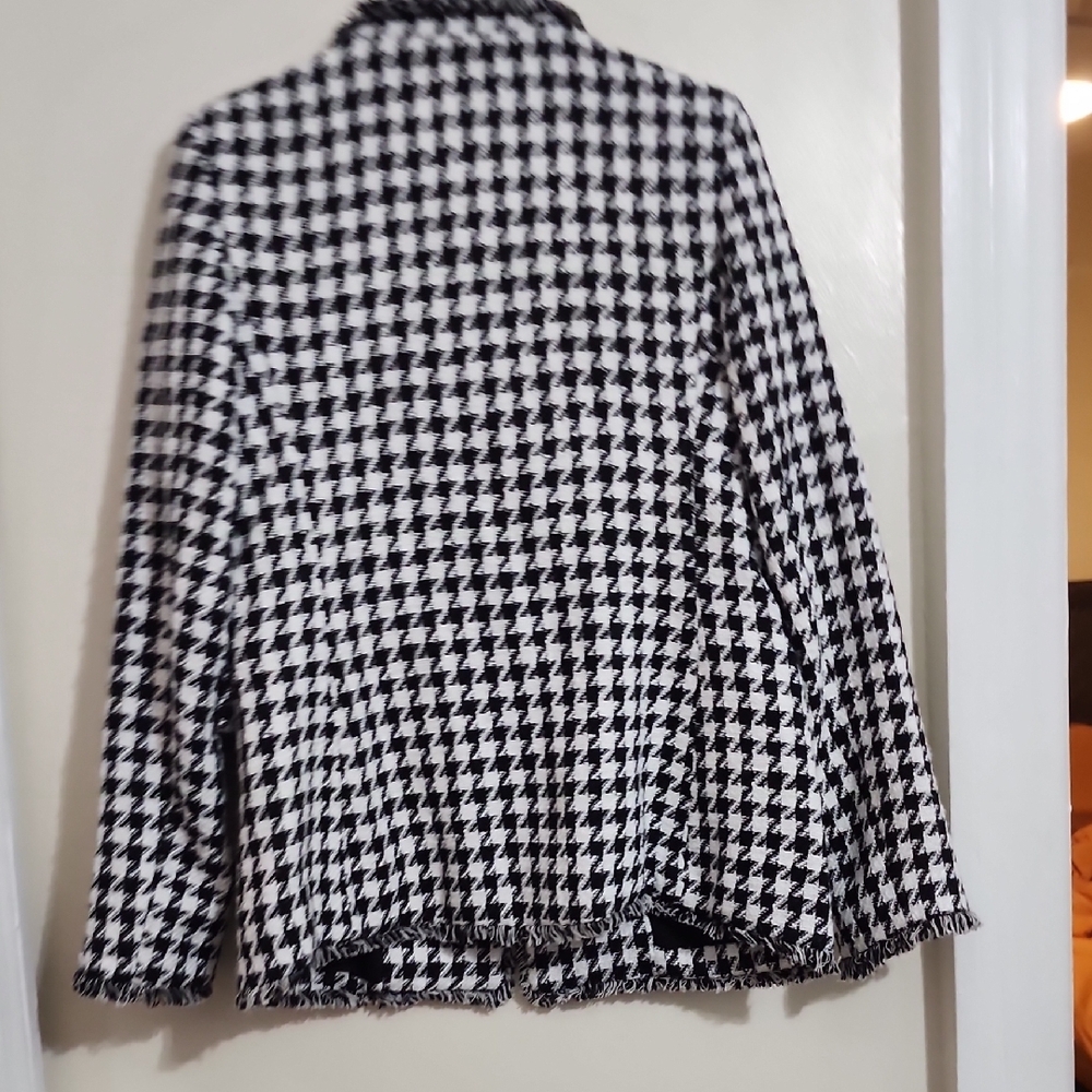 Tahari Black and White Houndstooth Blazer - Picture 4 of 6